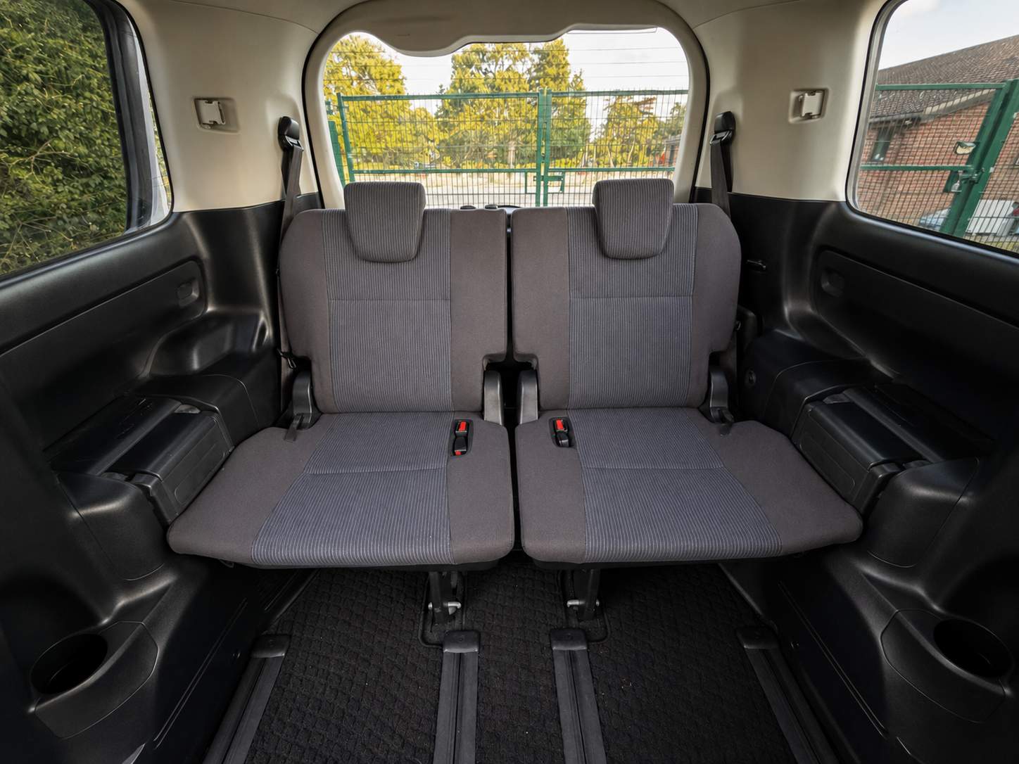 Toyota  Noah  2018 – image 10
