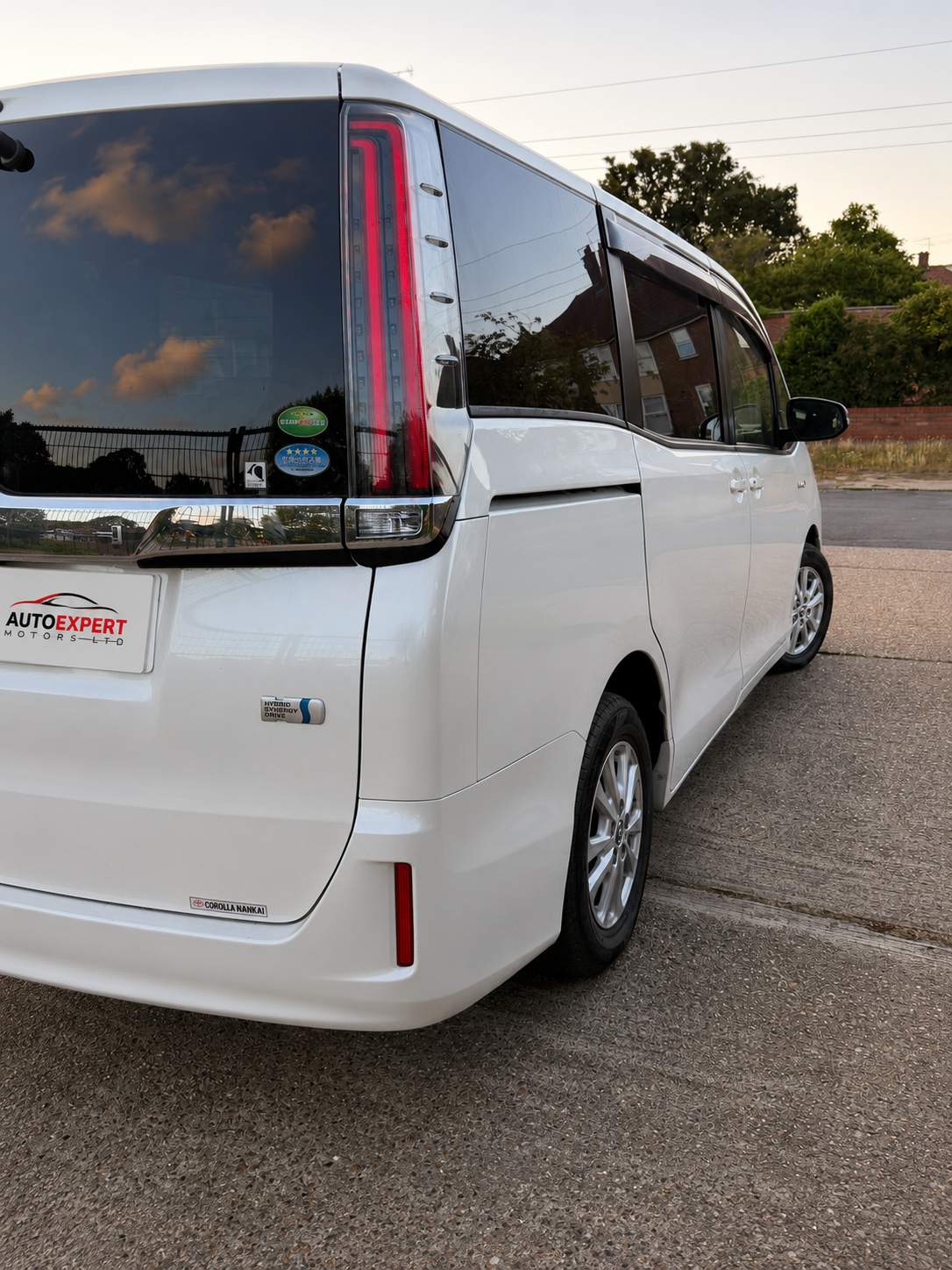 Toyota  Noah  2018 – image 8