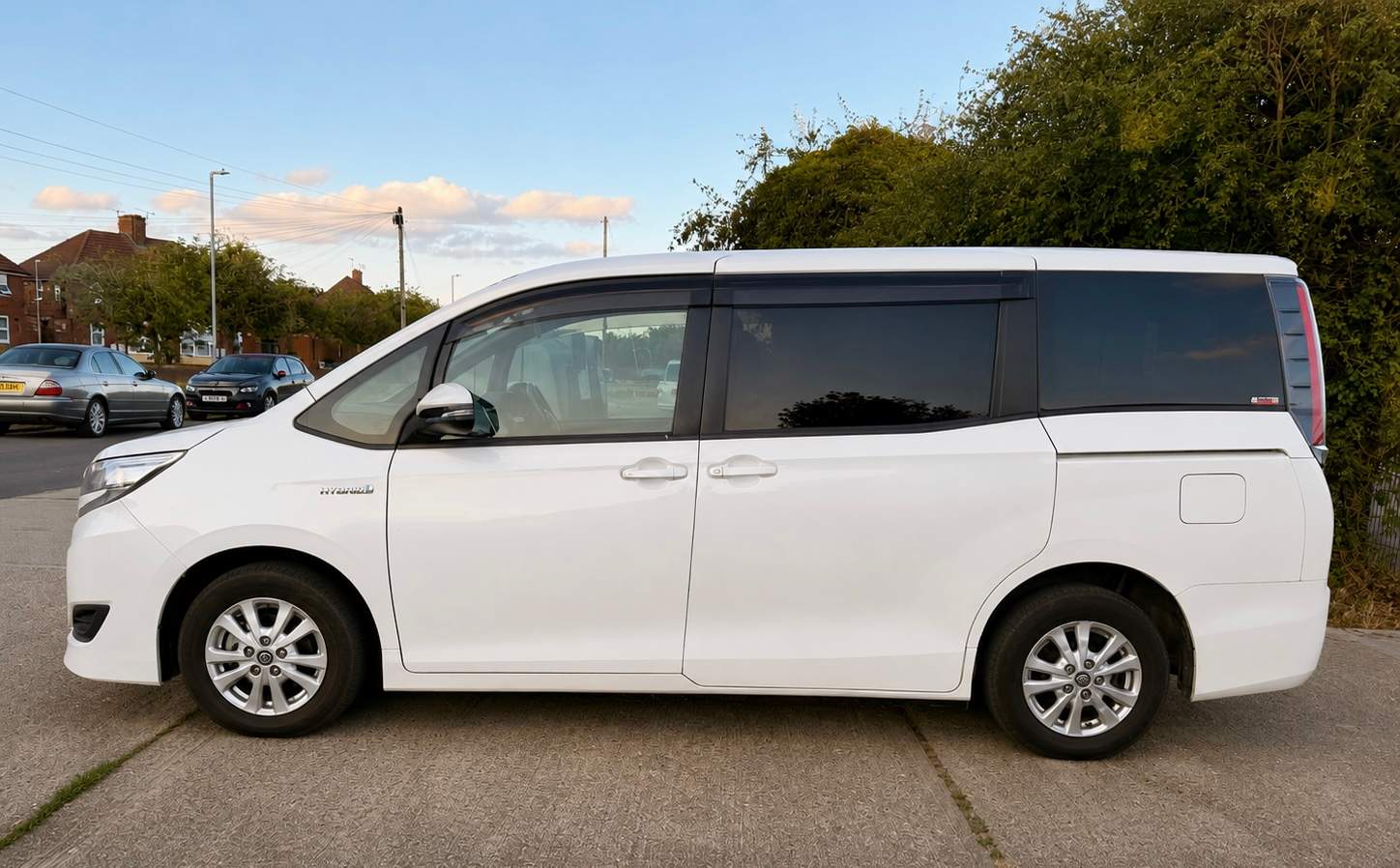 Toyota  Noah  2018 – image 6