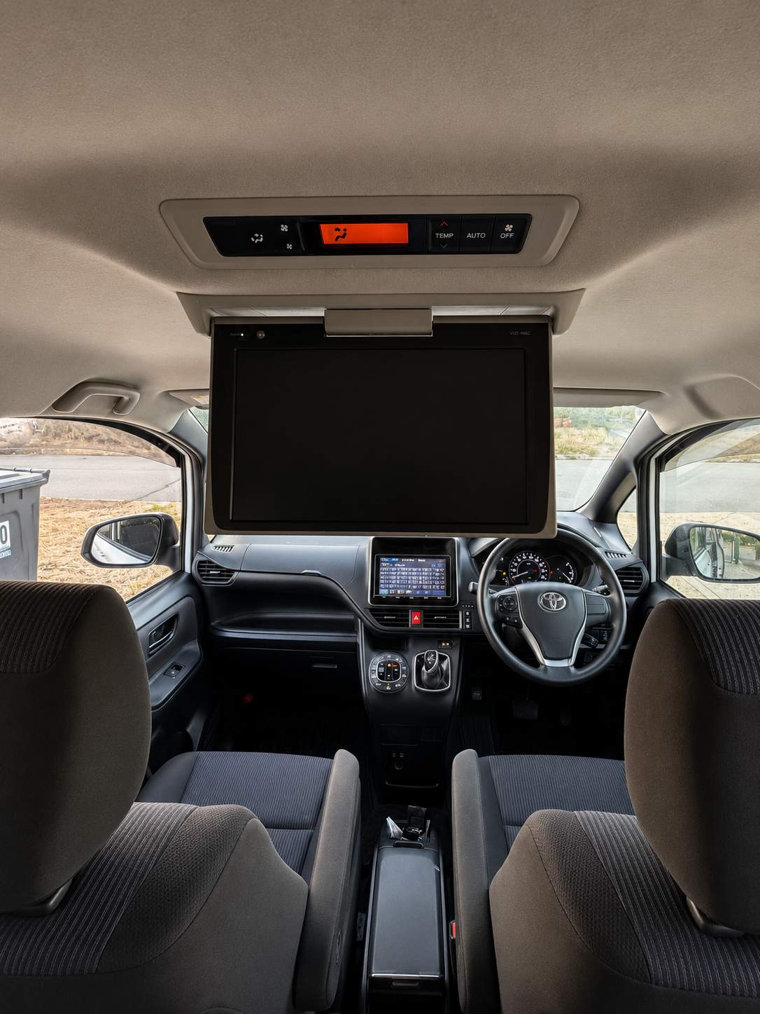 Toyota  Noah  2018 – image 18