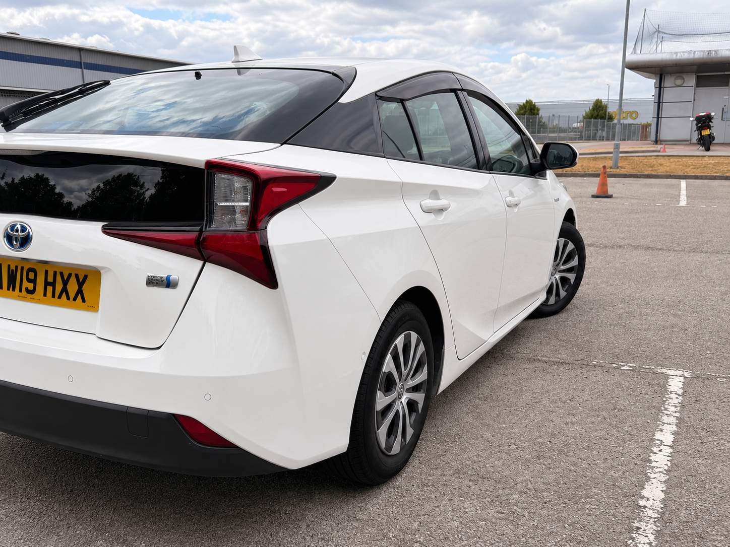 TOYOTA PRIUS A premium 2019 – image 8